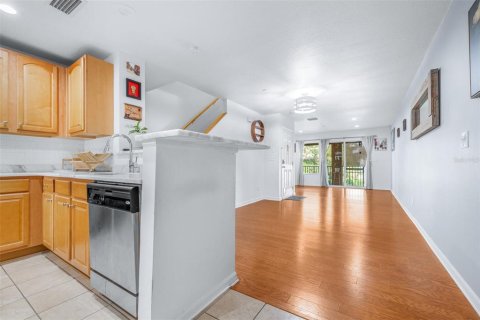 Adosado en venta en Tampa, Florida, 2 dormitorios, 111.48 m2 № 2360993 - foto 14