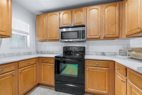 Adosado en venta en Tampa, Florida, 2 dormitorios, 111.48 m2 № 2360993 - foto 10