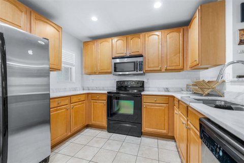 Adosado en venta en Tampa, Florida, 2 dormitorios, 111.48 m2 № 2360993 - foto 8