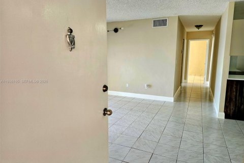 Copropriété à louer à Miami, Floride: 2 chambres, 79.15 m2 № 1996640 - photo 11