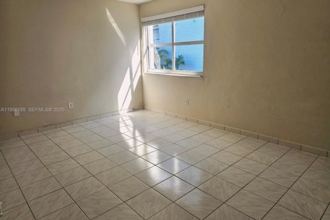 Copropriété à louer à Miami, Floride: 2 chambres, 79.15 m2 № 1996640 - photo 12