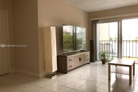 Copropriété à louer à Miami, Floride: 2 chambres, 79.15 m2 № 1996640 - photo 4