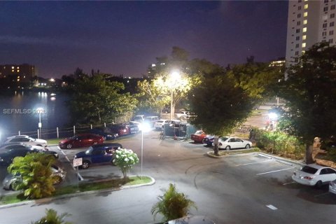 Copropriété à louer à Miami, Floride: 2 chambres, 79.15 m2 № 1996640 - photo 10