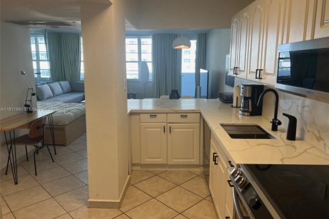 Condo in Miami Beach, Florida  № 1973374 - photo 24