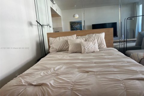 Condo in Miami Beach, Florida  № 1973374 - photo 17