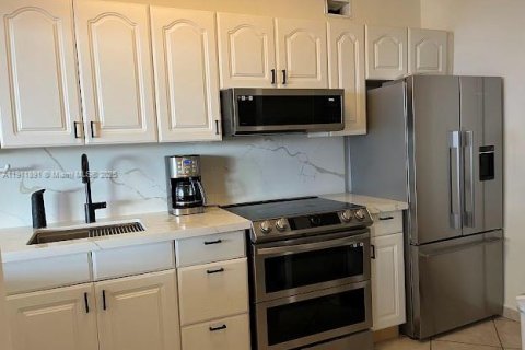 Condo in Miami Beach, Florida  № 1973374 - photo 18