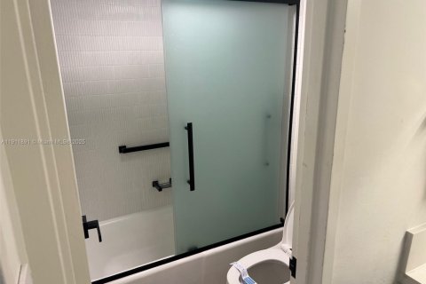 Condo in Miami Beach, Florida  № 1973374 - photo 26