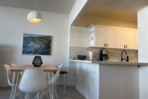 Condo in Miami Beach, Florida  № 1973374 - photo 14