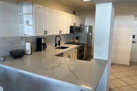 Condo in Miami Beach, Florida  № 1973374 - photo 23