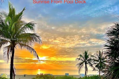 Condo in Miami Beach, Florida  № 1973374 - photo 1