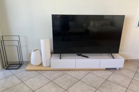 Condo in Miami Beach, Florida  № 1973374 - photo 9