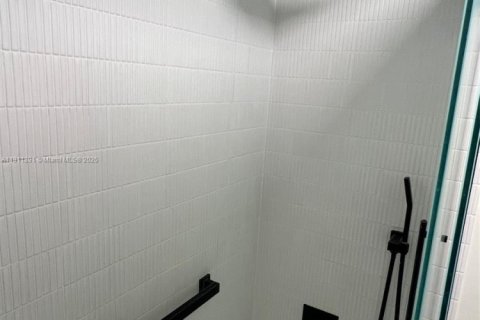 Condo in Miami Beach, Florida  № 1973374 - photo 27