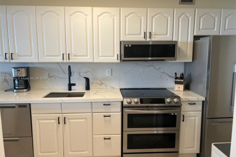 Condo in Miami Beach, Florida  № 1973374 - photo 20