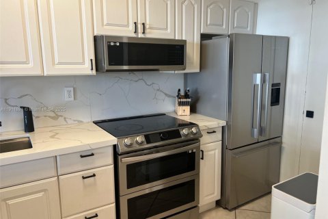 Condo in Miami Beach, Florida  № 1973374 - photo 19