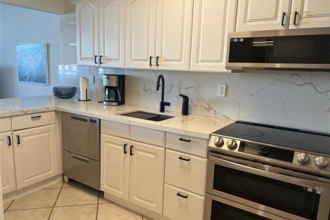 Condo in Miami Beach, Florida  № 1973374 - photo 21