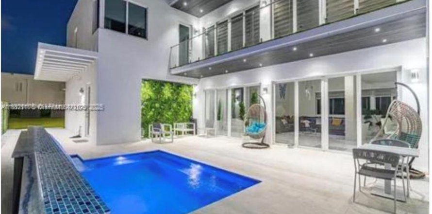 Villa ou maison à Doral, Floride 4 chambres, 312.24 m2 № 1834485