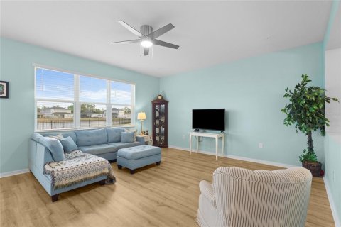 Casa en venta en Titusville, Florida, 5 dormitorios, 327.95 m2 № 1662377 - foto 16