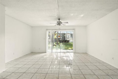 Condo in Winter Park, Florida, 2 bedrooms  № 1873979 - photo 11