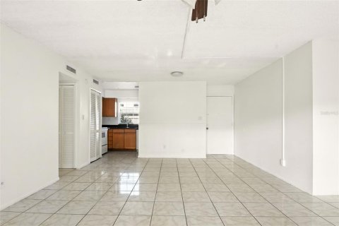 Condo in Winter Park, Florida, 2 bedrooms  № 1873979 - photo 8