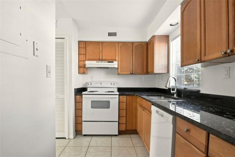 Condo in Winter Park, Florida, 2 bedrooms  № 1873979 - photo 17
