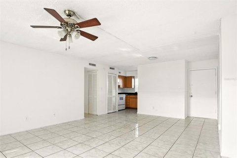 Condo in Winter Park, Florida, 2 bedrooms  № 1873979 - photo 9
