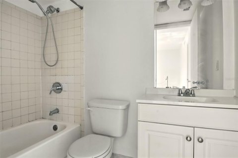Condo in Winter Park, Florida, 2 bedrooms  № 1873979 - photo 21