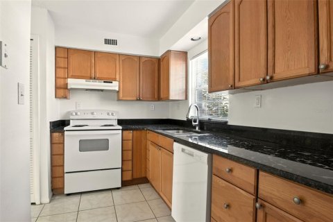Condo in Winter Park, Florida, 2 bedrooms  № 1873979 - photo 18