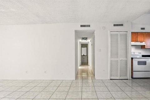 Condo in Winter Park, Florida, 2 bedrooms  № 1873979 - photo 6