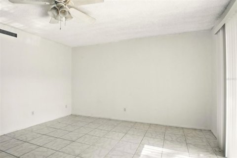 Condo in Winter Park, Florida, 2 bedrooms  № 1873979 - photo 13