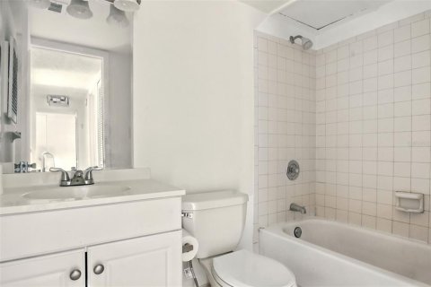 Condo in Winter Park, Florida, 2 bedrooms  № 1873979 - photo 20