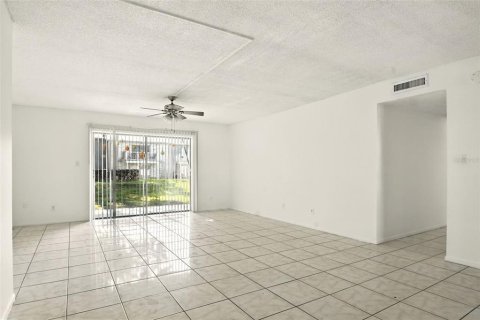 Condo in Winter Park, Florida, 2 bedrooms  № 1873979 - photo 10