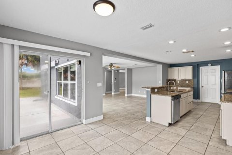 Villa ou maison à vendre à Wesley Chapel, Floride: 5 chambres, 285.58 m2 № 2356346 - photo 11