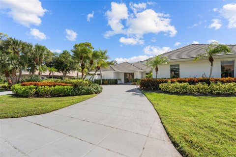 House in Palm Beach Gardens, Florida 4 bedrooms, 354.89 sq.m. № 2002209