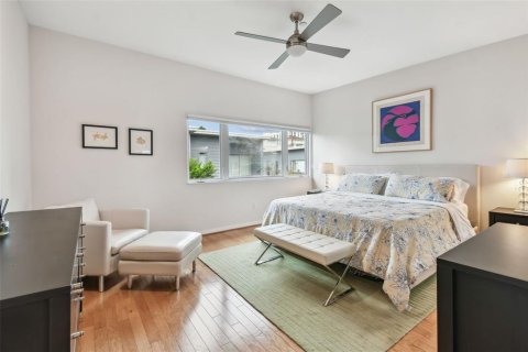 Townhouse in Saint Petersburg, Florida 3 bedrooms, 170.48 sq.m. № 1629455 - photo 11