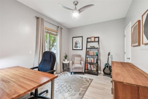 Townhouse in Saint Petersburg, Florida 3 bedrooms, 170.48 sq.m. № 1629455 - photo 10