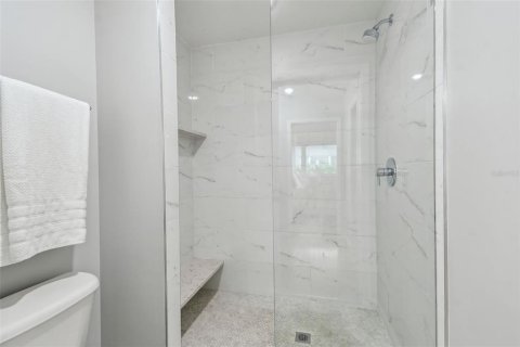 Townhouse in Saint Petersburg, Florida 3 bedrooms, 170.48 sq.m. № 1629455 - photo 13