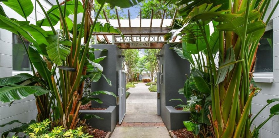 Townhouse in Saint Petersburg, Florida 3 bedrooms, 170.48 sq.m. № 1629455