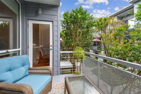 Townhouse in Saint Petersburg, Florida 3 bedrooms, 170.48 sq.m. № 1629455 - photo 3