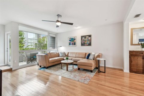Townhouse in Saint Petersburg, Florida 3 bedrooms, 170.48 sq.m. № 1629455 - photo 8