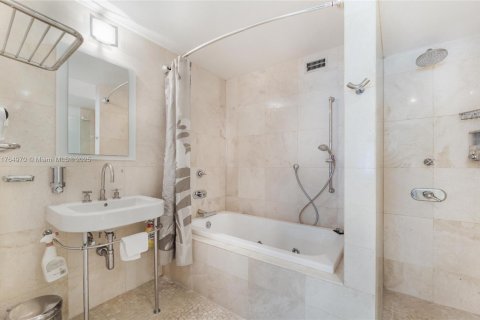 Condominio en venta en Miami Beach, Florida, 3 dormitorios, 133.78 m2 № 1936960 - foto 10