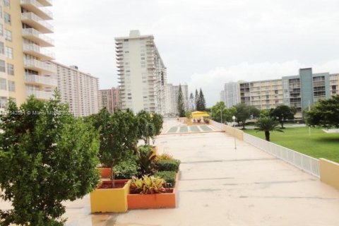 Condominio en venta en Sunny Isles Beach, Florida, 2 dormitorios, 114.55 m2 № 1037824 - foto 2