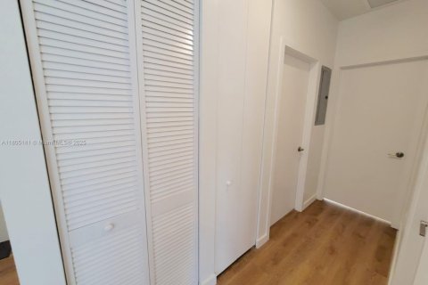 Appartement à louer à Hollywood, Floride: 2 chambres, 1704.85 m2 № 1742054 - photo 13