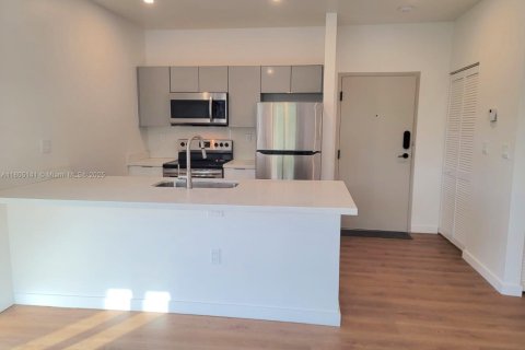 Appartement à louer à Hollywood, Floride: 2 chambres, 1704.85 m2 № 1742054 - photo 8