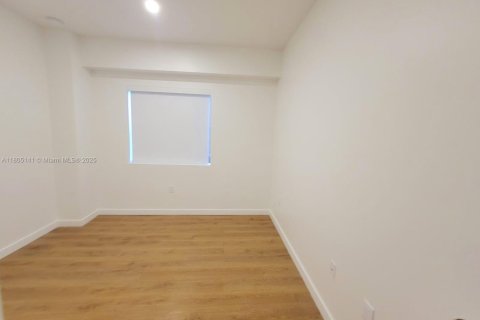 Appartement à louer à Hollywood, Floride: 2 chambres, 1704.85 m2 № 1742054 - photo 15