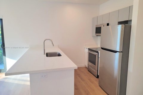 Appartement à louer à Hollywood, Floride: 2 chambres, 1704.85 m2 № 1742054 - photo 6
