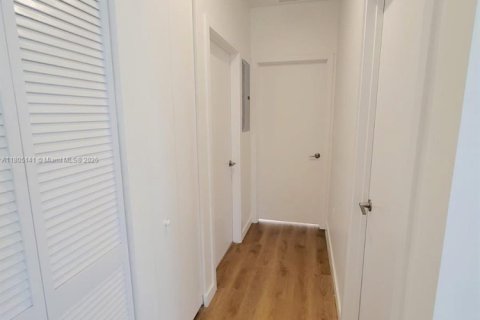 Appartement à louer à Hollywood, Floride: 2 chambres, 1704.85 m2 № 1742054 - photo 12