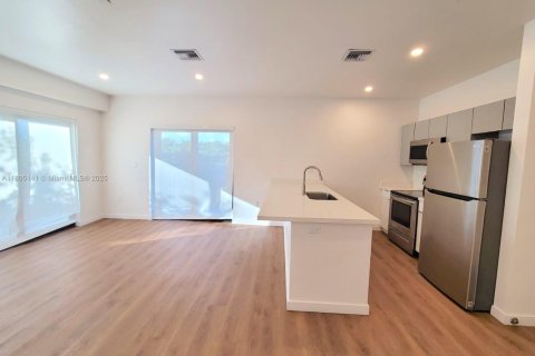 Appartement à louer à Hollywood, Floride: 2 chambres, 1704.85 m2 № 1742054 - photo 16