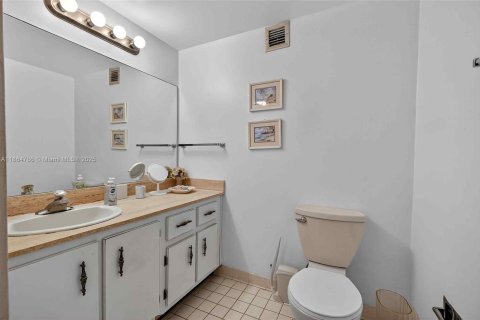 Copropriété à vendre à Hallandale Beach, Floride: 1 chambre, 76.92 m2 № 1898036 - photo 21