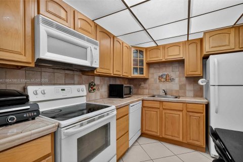 Copropriété à vendre à Hallandale Beach, Floride: 1 chambre, 76.92 m2 № 1898036 - photo 7