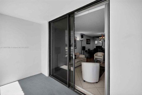 Copropriété à vendre à Hallandale Beach, Floride: 1 chambre, 76.92 m2 № 1898036 - photo 11